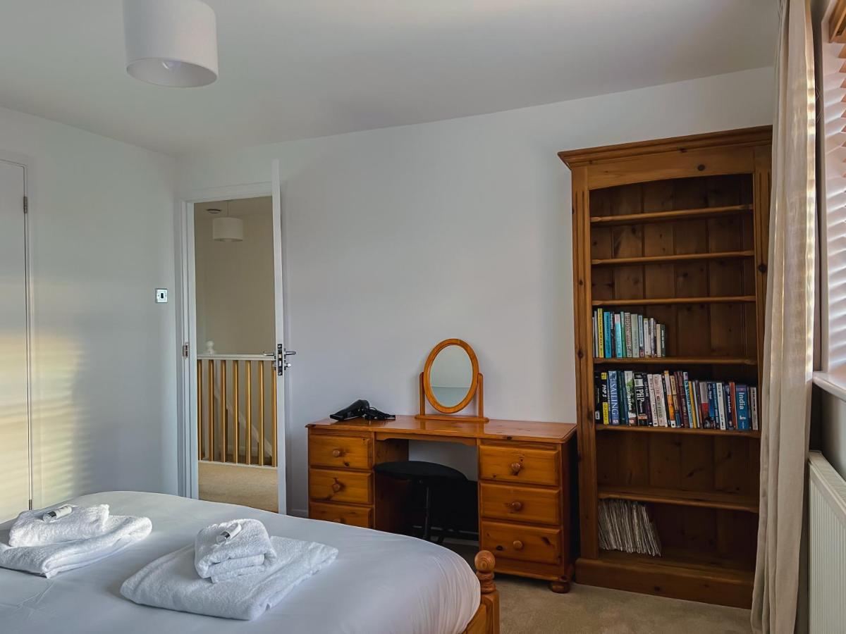 Bright & Cosy - Jacuzzi - Log Burner - King Beds Villa Tangmere Eksteriør billede