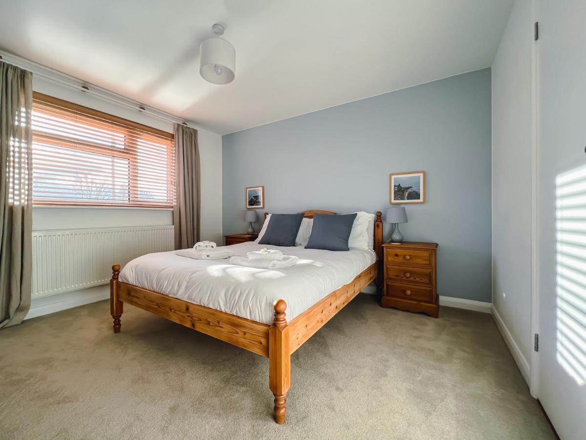 Bright & Cosy - Jacuzzi - Log Burner - King Beds Villa Tangmere Eksteriør billede