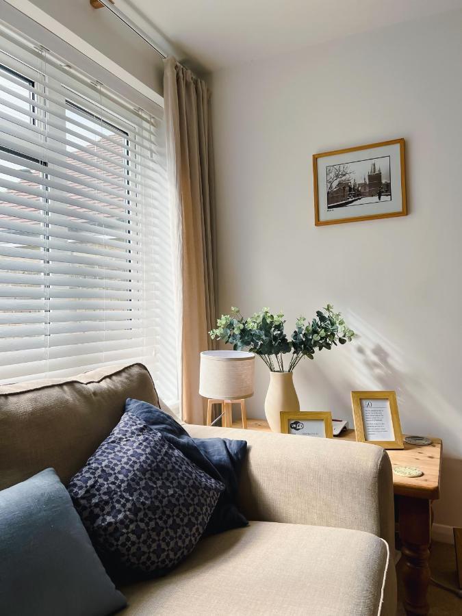 Bright & Cosy - Jacuzzi - Log Burner - King Beds Villa Tangmere Eksteriør billede