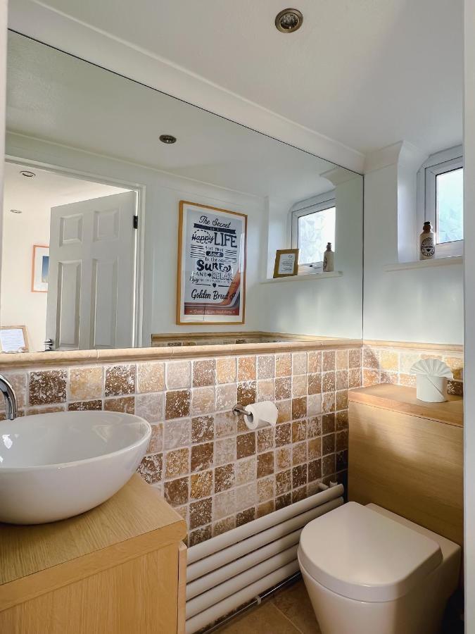 Bright & Cosy - Jacuzzi - Log Burner - King Beds Villa Tangmere Eksteriør billede