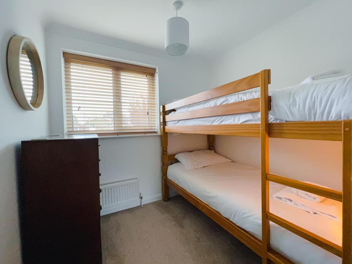 Bright & Cosy - Jacuzzi - Log Burner - King Beds Villa Tangmere Eksteriør billede