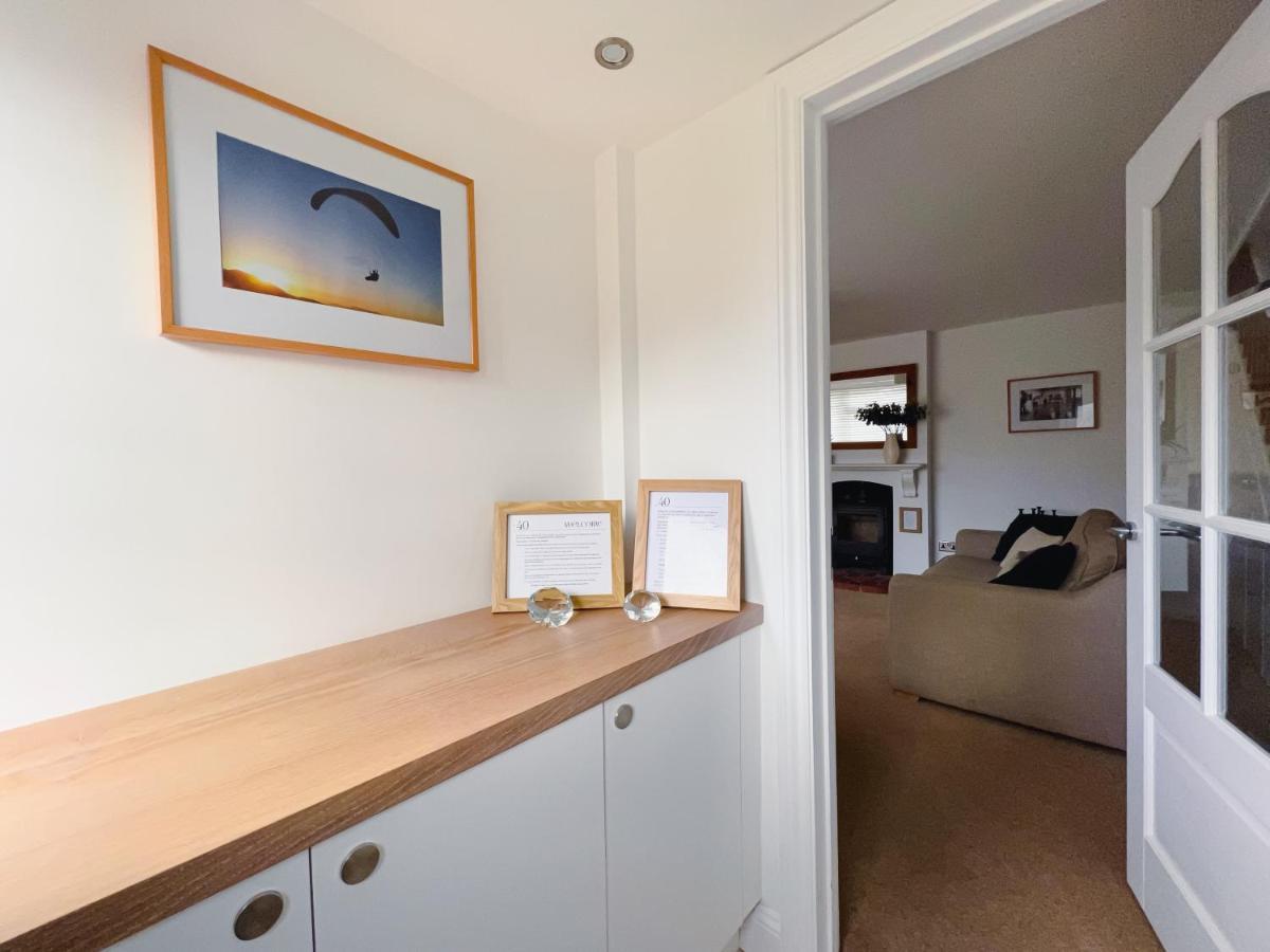 Bright & Cosy - Jacuzzi - Log Burner - King Beds Villa Tangmere Eksteriør billede